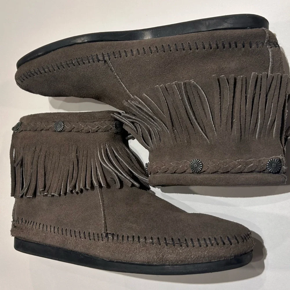 Minnetonka Fringe Suede Ankle Boots in Dark Gray size 10 boho western festival